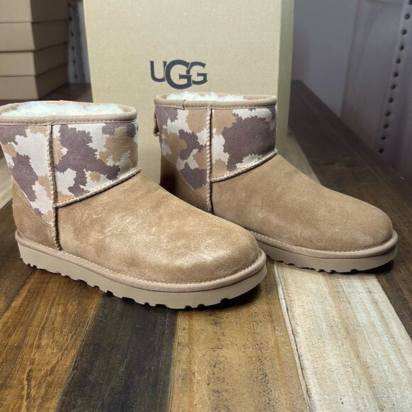 UGG CLASSIC MINI JAGGED CAMO BOOTS - Picture 3 of 9